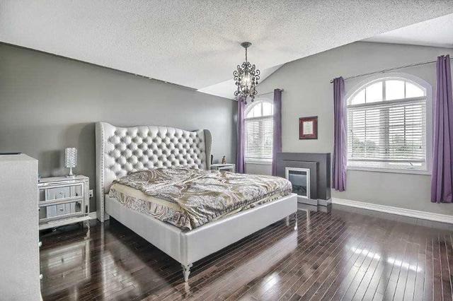 39 Maurier Blvd, House detached with 4 bedrooms, 4 bathrooms and 4 parking in Vaughan ON | Image 10