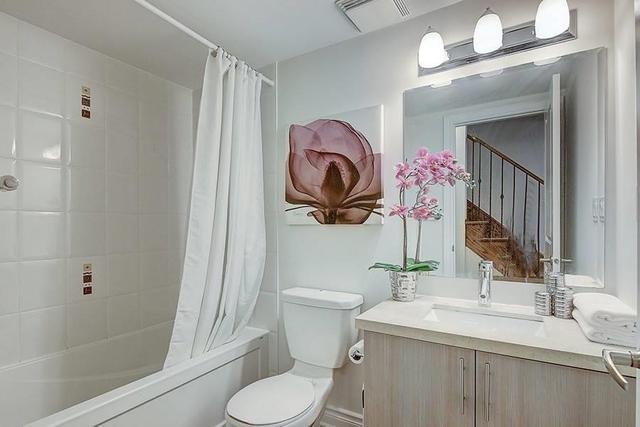 74 Hargrave Lane, Townhouse with 3 bedrooms, 3 bathrooms and 1 parking in Toronto ON | Image 7