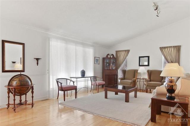 16 Kimini Drive, House detached with 3 bedrooms, 5 bathrooms and 10 parking in Ottawa ON | Image 5