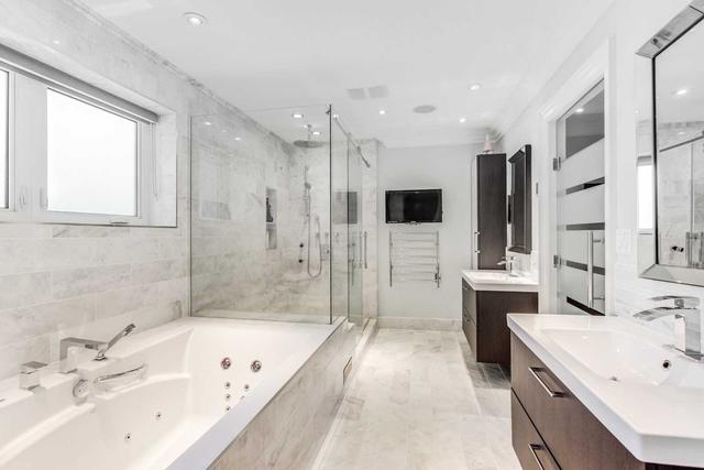 36 Cosmic Dr, House detached with 5 bedrooms, 5 bathrooms and 8 parking in Toronto ON | Image 8