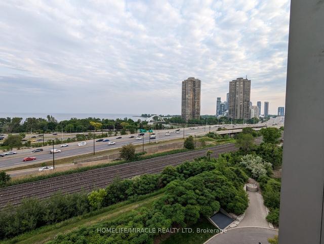 802 - 105 The Queens Way, Condo with 2 bedrooms, 2 bathrooms and 1 parking in Toronto ON | Image 22