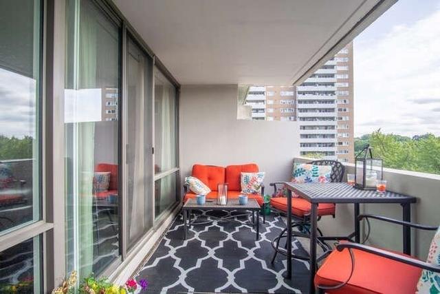 706 - 260 Scarlett Rd, Condo with 1 bedrooms, 1 bathrooms and 1 parking in Toronto ON | Image 5