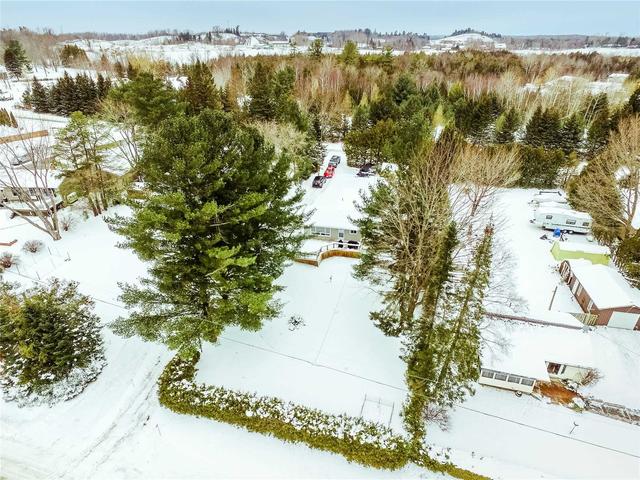 19 Clearview Dr, House detached with 3 bedrooms, 1 bathrooms and 15 parking in Kawartha Lakes ON | Image 35