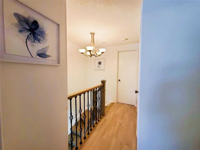 102 Courtleigh Sq, House attached with 3 bedrooms, 2 bathrooms and 4 parking in Brampton ON | Image 14