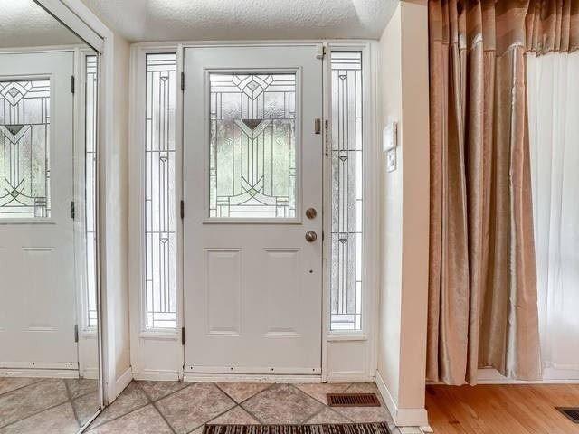 upper - 28 Lesgay Cres, House detached with 3 bedrooms, 1 bathrooms and 4 parking in Toronto ON | Image 17