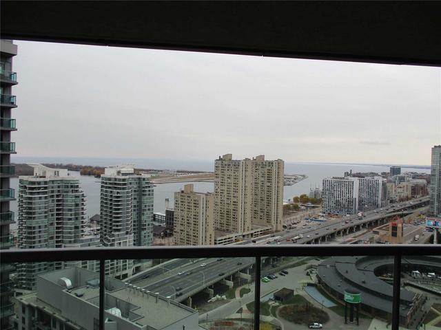 3611 - 30 Grand Trunk Cres, Condo with 2 bedrooms, 2 bathrooms and 1 parking in Toronto ON | Image 37