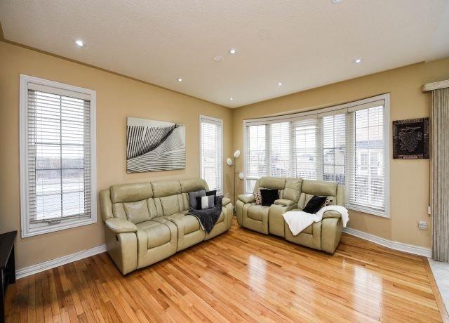 2 Young Dr, House detached with 4 bedrooms, 5 bathrooms and 5 parking in Brampton ON | Image 7