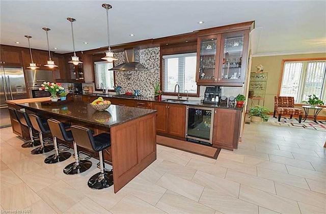 1081 Vansickle Rd N, House detached with 4 bedrooms, 4 bathrooms and 11 parking in St. Catharines ON | Image 5