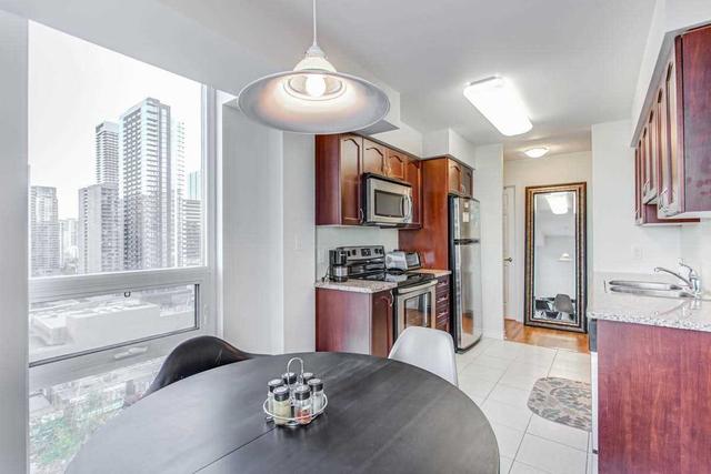 1806 - 35 Hollywood Ave, Condo with 2 bedrooms, 2 bathrooms and 1 parking in Toronto ON | Image 11
