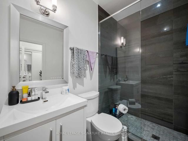 2243 Dundas St W, House attached with 4 bedrooms, 4 bathrooms and 2 parking in Toronto ON | Image 7