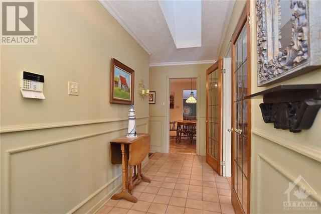 115 Oakburn Road, House detached with 5 bedrooms, 3 bathrooms and 6 parking in Ottawa ON | Image 3