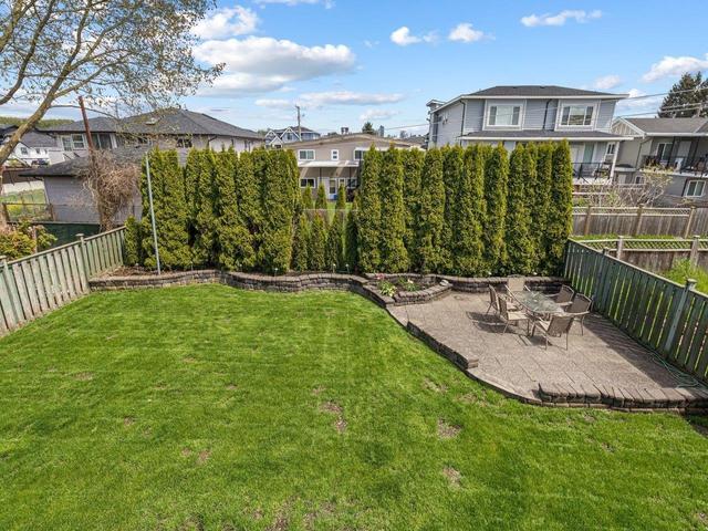 327 Wood Street, House detached with 7 bedrooms, 5 bathrooms and null parking in New Westminster BC | Image 4