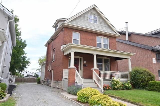 334 Charlton Avenue W, House detached with 4 bedrooms, 2 bathrooms and 3 parking in Hamilton ON | Image 1