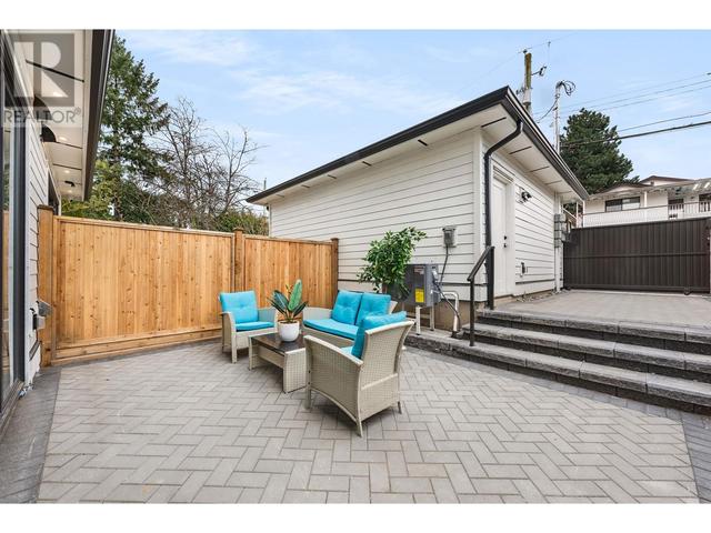 334 E 35th Avenue, House detached with 3 bedrooms, 4 bathrooms and 2 parking in Vancouver BC | Image 33