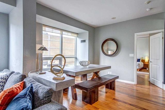 518 - 35 Hayden St, Condo with 1 bedrooms, 2 bathrooms and 1 parking in Toronto ON | Image 2