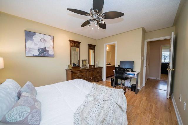 78 Bentley Cres, House attached with 3 bedrooms, 3 bathrooms and 3 parking in Barrie ON | Image 3