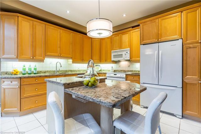 10 - 2303 Hill Ridge Court, House attached with 3 bedrooms, 2 bathrooms and 4 parking in Oakville ON | Image 12
