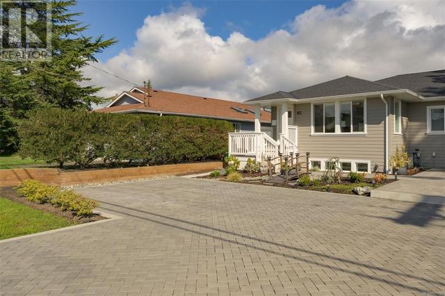 812 Mann Ave, House detached with 3 bedrooms, 3 bathrooms and 2 parking in Saanich BC | Image 51
