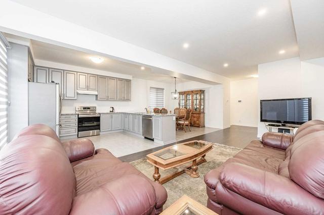 48 Saddlebrook Crt, House detached with 4 bedrooms, 3 bathrooms and 4 parking in Kitchener ON | Image 4