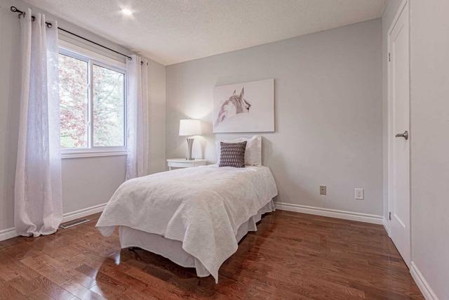 248 Wynford Pl, House detached with 3 bedrooms, 2 bathrooms and 5 parking in Oakville ON | Image 11