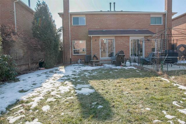 639 Amelia Cres, House attached with 3 bedrooms, 2 bathrooms and 3.5 parking in Burlington ON | Image 10