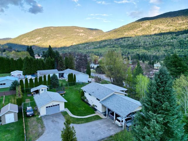 109 12th Avenue, House detached with 4 bedrooms, 2 bathrooms and null parking in Kootenay Boundary B BC | Image 49