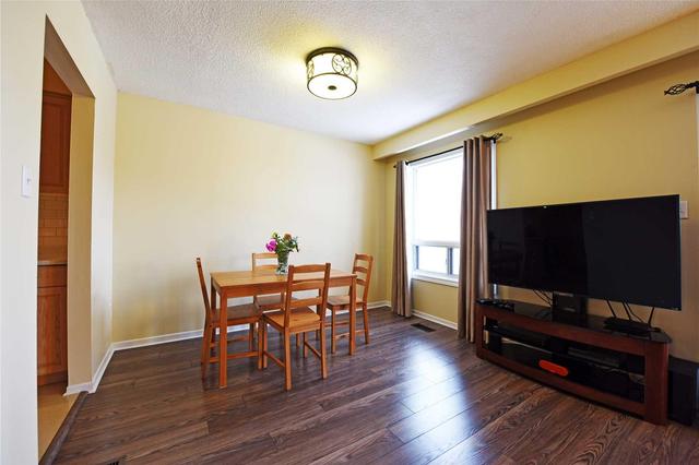 50 Foster Cres, Townhouse with 3 bedrooms, 2 bathrooms and 1 parking in Brampton ON | Image 9