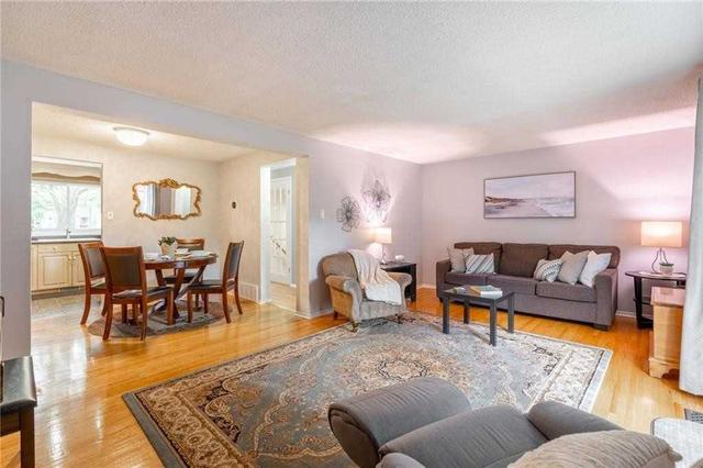 3 - 151 Gateshead Cres, Townhouse with 3 bedrooms, 2 bathrooms and 1 parking in Hamilton ON | Image 3