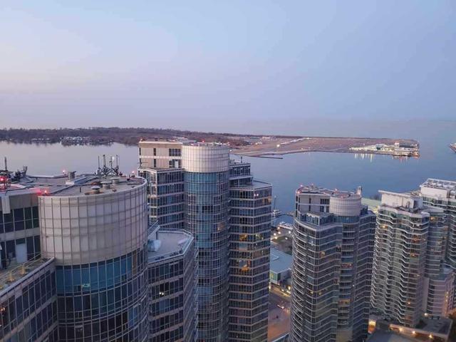 4305 - 10 York St, Condo with 2 bedrooms, 2 bathrooms and 1 parking in Toronto ON | Image 22