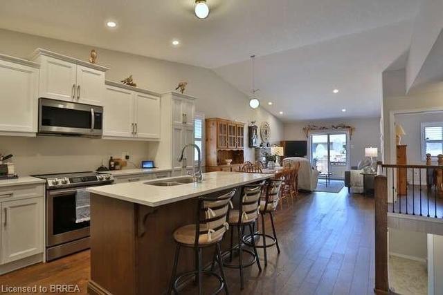 94 Oak Ave, House semidetached with 2 bedrooms, 2 bathrooms and 3 parking in Brant ON | Image 10
