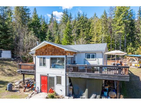 853 Birchmont Drive, House detached with 4 bedrooms, 2 bathrooms and null parking in Central Kootenay C BC | Card Image