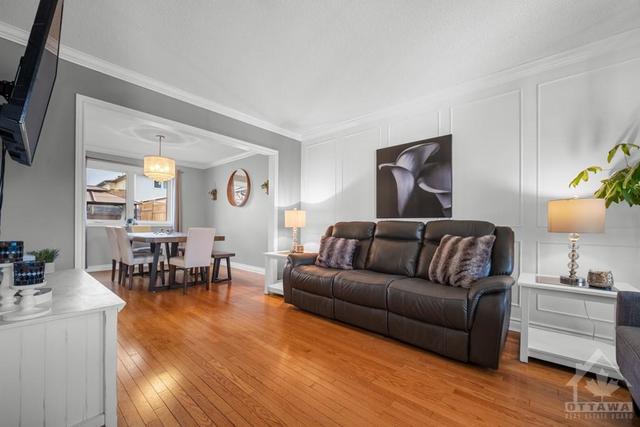 686 Morewood Crescent, House detached with 3 bedrooms, 2 bathrooms and 3 parking in Ottawa ON | Image 5