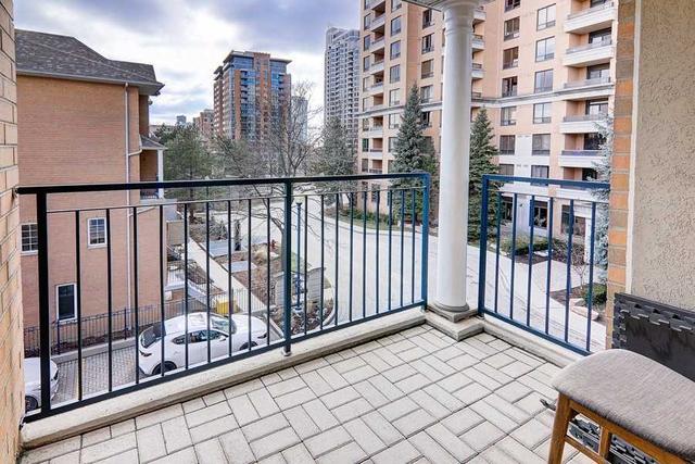 1700 - 28 Sommerset Way, Townhouse with 3 bedrooms, 3 bathrooms and 2 parking in Toronto ON | Image 7