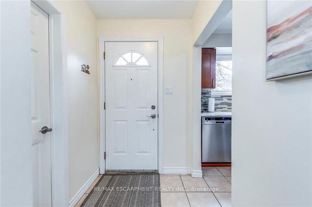 629 Francis Rd, Townhouse with 3 bedrooms, 2 bathrooms and 1 parking in Burlington ON | Image 36