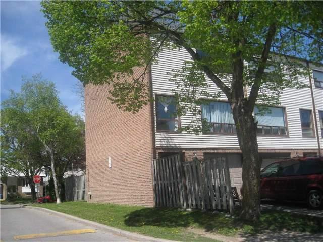 80 Parklane Circ, Condo with 3 bedrooms, 1 bathrooms and 1 parking in Clarington ON | Image 2