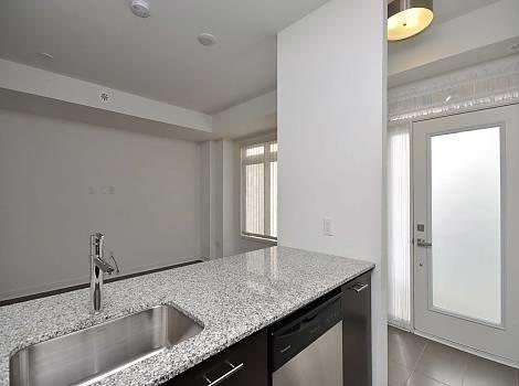 th 8 - 370 Square One Dr, Townhouse with 3 bedrooms, 3 bathrooms and 2 parking in Mississauga ON | Image 7