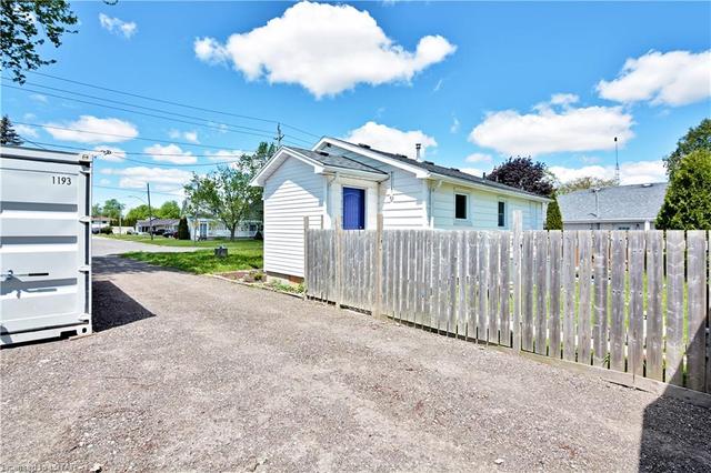 779 Albert Street, House detached with 3 bedrooms, 1 bathrooms and 5 parking in Chatham Kent ON | Image 4