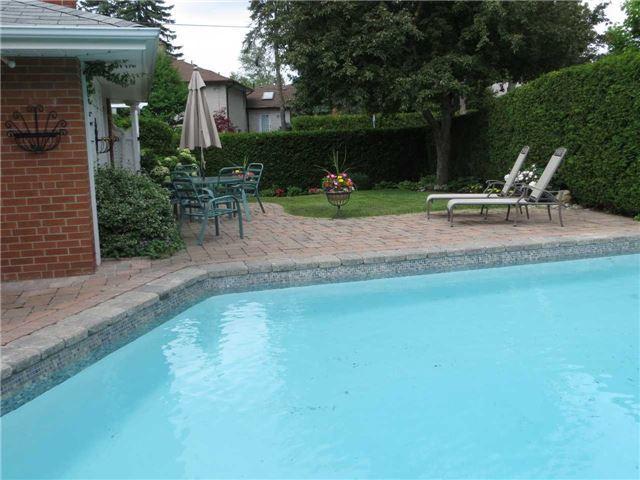 102 Alamosa Dr, House detached with 3 bedrooms, 4 bathrooms and 4 parking in Toronto ON | Image 17