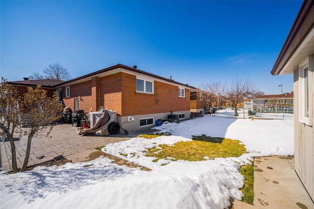 22 Bowhill Cres, House detached with 3 bedrooms, 2 bathrooms and 4 parking in Toronto ON | Image 31