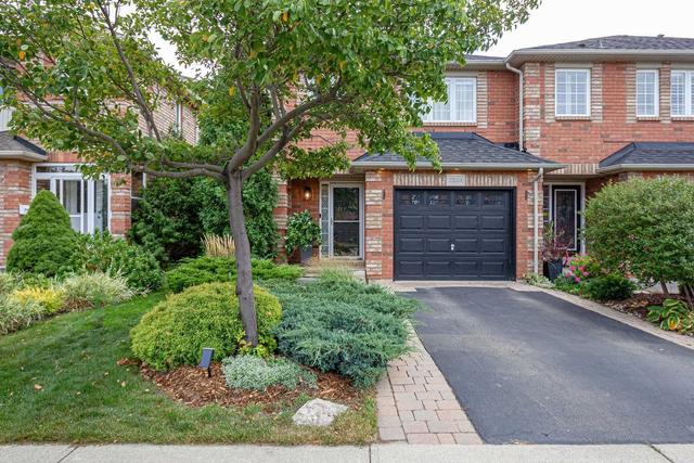 2254 Fairbairn Crt, House attached with 3 bedrooms, 3 bathrooms and 2 parking in Oakville ON | Card Image