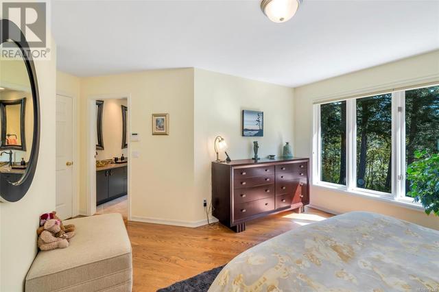 4533 Pheasantwood Terr, House detached with 3 bedrooms, 3 bathrooms and 6 parking in Saanich BC | Image 47