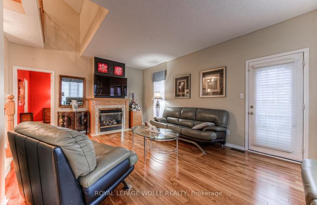 811 Creekside Dr, House detached with 2 bedrooms, 3 bathrooms and 4 parking in Waterloo ON | Image 7
