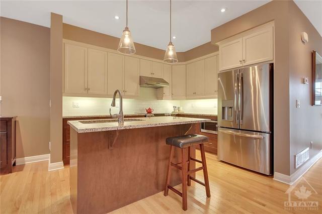 447 Kilspindie Ridge, Townhouse with 3 bedrooms, 4 bathrooms and 3 parking in Ottawa ON | Image 10