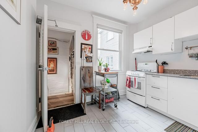 691 Ossington Ave, House detached with 3 bedrooms, 3 bathrooms and 1 parking in Toronto ON | Image 3
