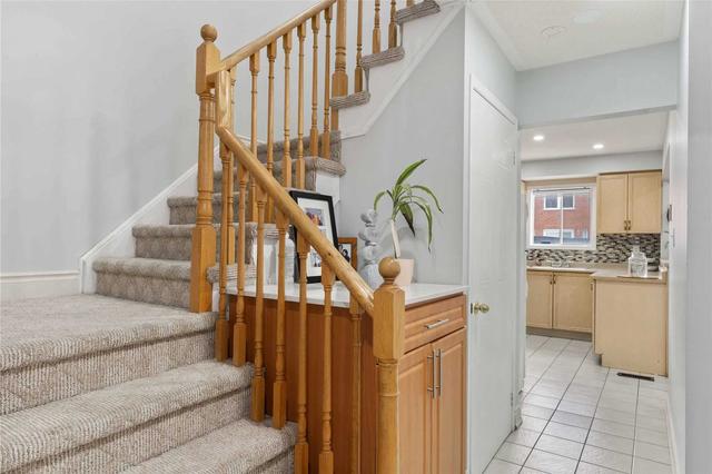 34 Brisbane Crt, Townhouse with 3 bedrooms, 3 bathrooms and 2 parking in Brampton ON | Image 10