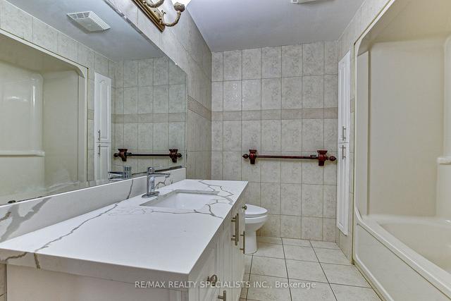 15 Royal York Crt, House detached with 3 bedrooms, 4 bathrooms and 8 parking in Brant ON | Image 7