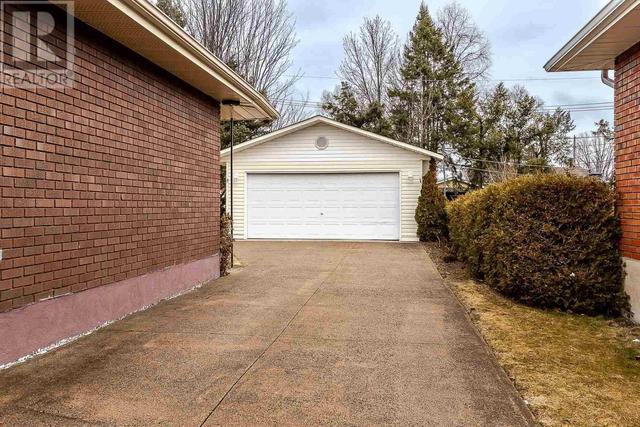 18 Elaine Ct, House detached with 3 bedrooms, 2 bathrooms and null parking in Sault Ste. Marie ON | Image 3
