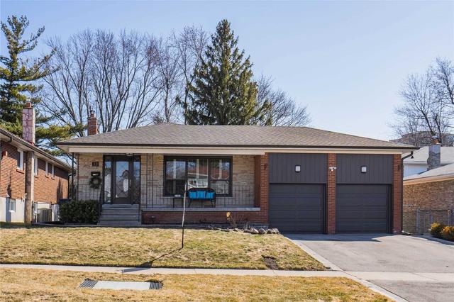 33 Fulbert Cres, House detached with 3 bedrooms, 3 bathrooms and 4 parking in Toronto ON | Image 1