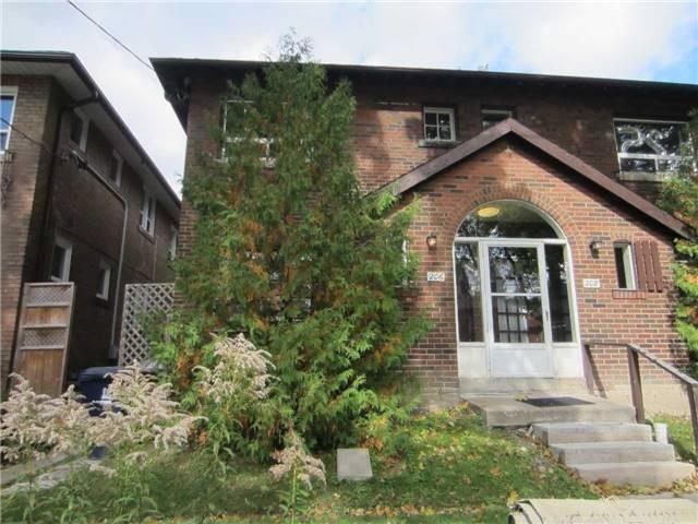upper - 206 Millwood Rd, House detached with 3 bedrooms, 2 bathrooms and 1 parking in Toronto ON | Image 1