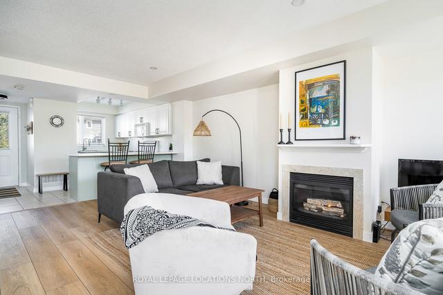 22 Cranberry Surf, Townhouse with 3 bedrooms, 3 bathrooms and 1 parking in Collingwood ON | Image 2